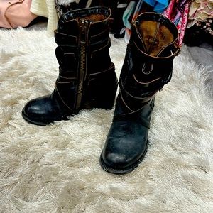 Feebird boots size 7